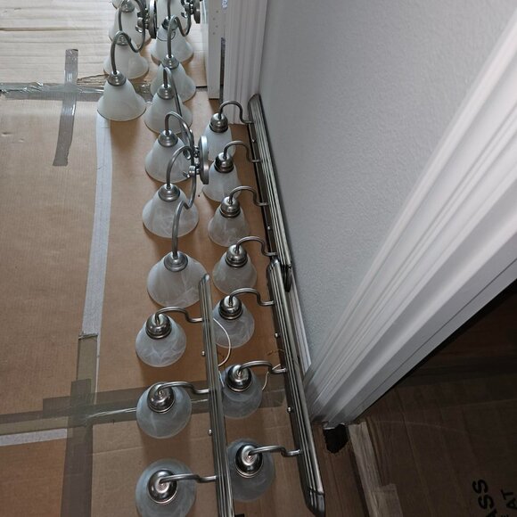 QUORUM HOME COLLECTION 3-LIGHT 24" W TRANSITIONAL SATIN NICKEL VANITY FIXTURE- 2 - Picture 4 of 5